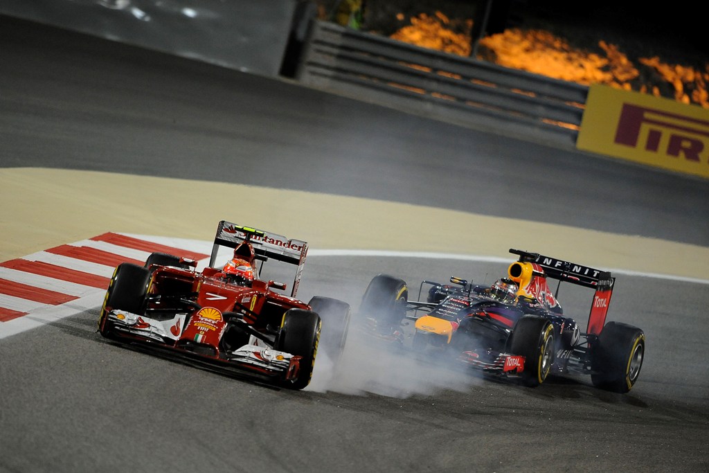 Ferrari kæmper - og de har ikke let ved at hænge på de Mercedes-drevne racere
(Foto: Ferrari Media)